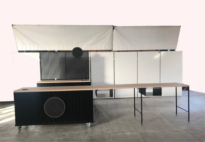 Eventbar Outdoortheke aus Aluminium mit Ansatztischen zerlegbar Werbeschilder R�ckwand Lochblechtafel